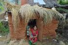 Hủ tục đau lòng và nỗi ám ảnh của các cô gái Nepal trong túp lều xa nhà