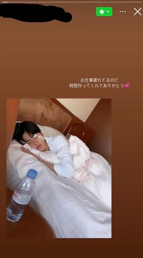 Nam ca sĩ 19 tuổi lộ ảnh riêng tư với fan nữ hơn 12 tuổi-1