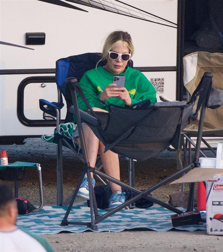 Vì đâu nữ diễn viên con nhà triệu phú phải sống cảnh vô gia cư cùng 5 con?-5