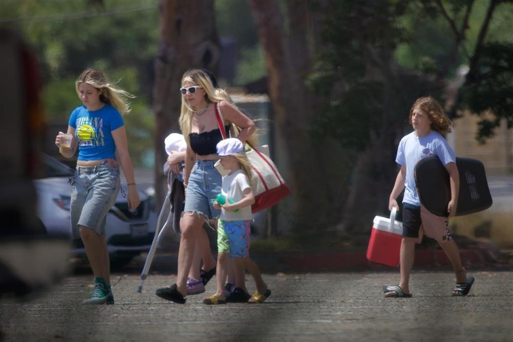 Vì đâu nữ diễn viên con nhà triệu phú phải sống cảnh vô gia cư cùng 5 con?-8