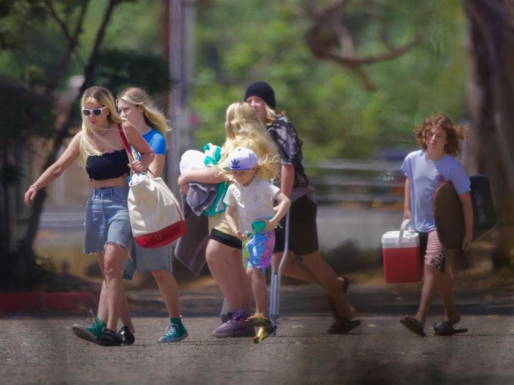 Vì đâu nữ diễn viên con nhà triệu phú phải sống cảnh vô gia cư cùng 5 con?-9