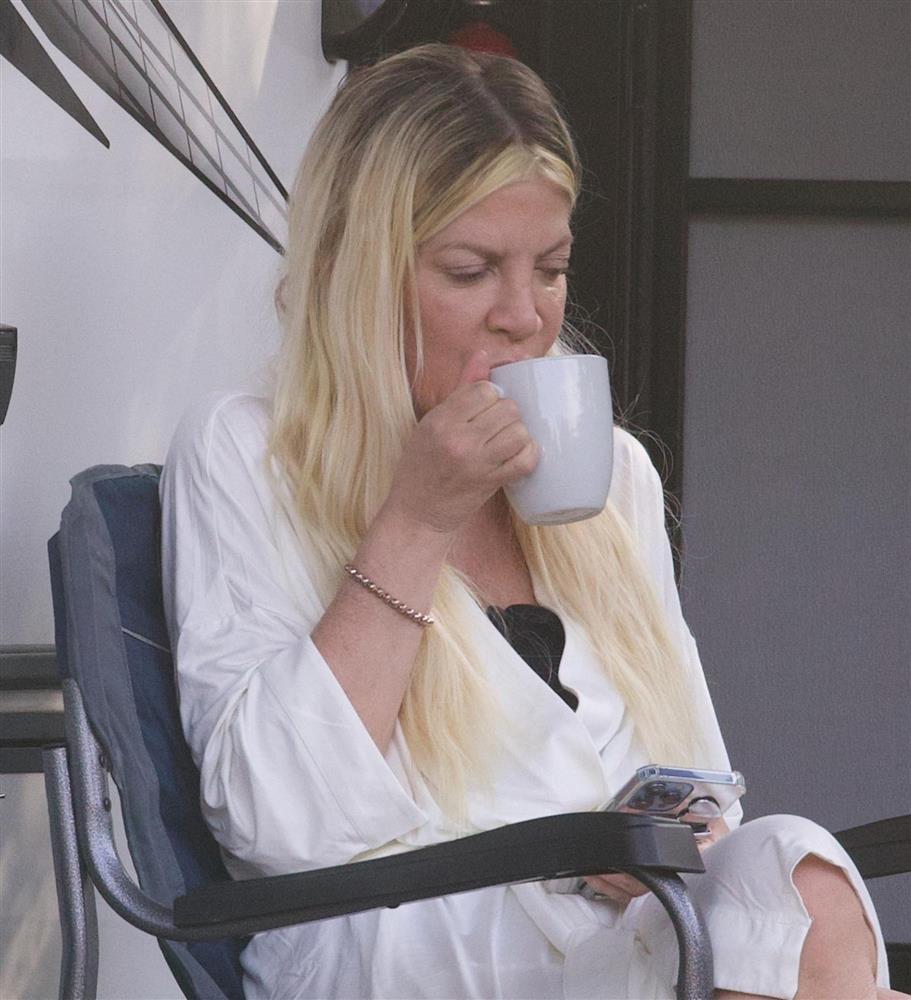 Vì đâu nữ diễn viên con nhà triệu phú phải sống cảnh vô gia cư cùng 5 con?-19