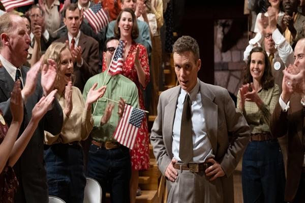 Đạo diễn đang được cả thế giới ca tụng là ai?-4