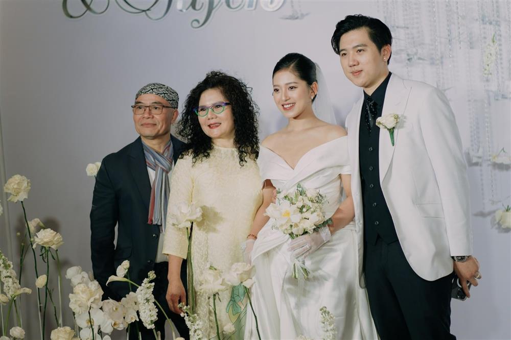 Hà Nội: Chuyện tình của nhân viên xinh đẹp được chủ tịch chấm làm con dâu-9