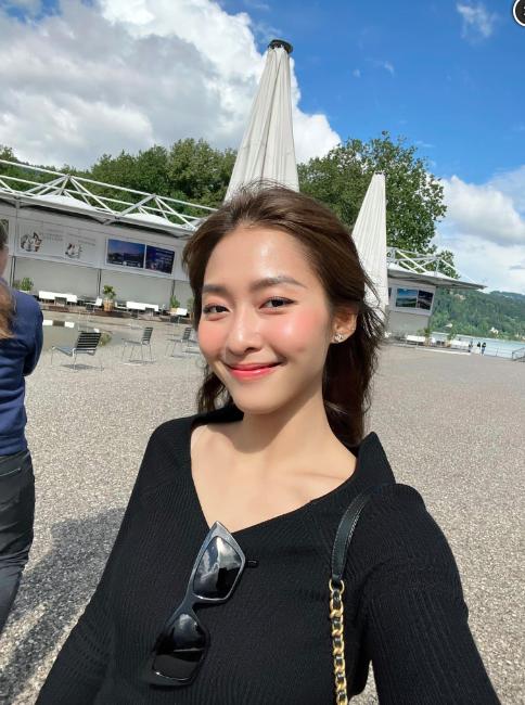 Vợ Thanh Sơn vi vu trời Tây, khoe gu thời trang khiến fan trầm trồ-5