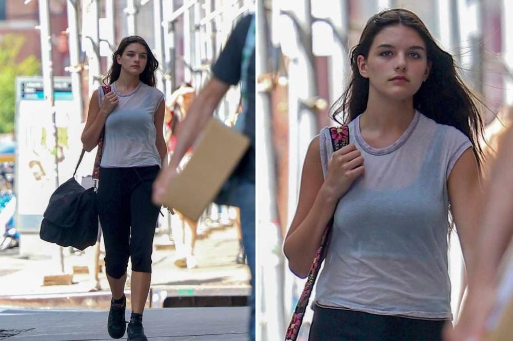 Con gái Tom Cruise thay đổi phong cách ở tuổi 17-3