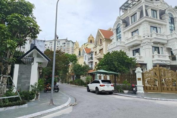 Kỹ năng sống khó tin của bé trai 7 tuổi trong 10 giờ đồng hồ ở trên xe ô tô cùng kẻ bắt cóc có súng-4