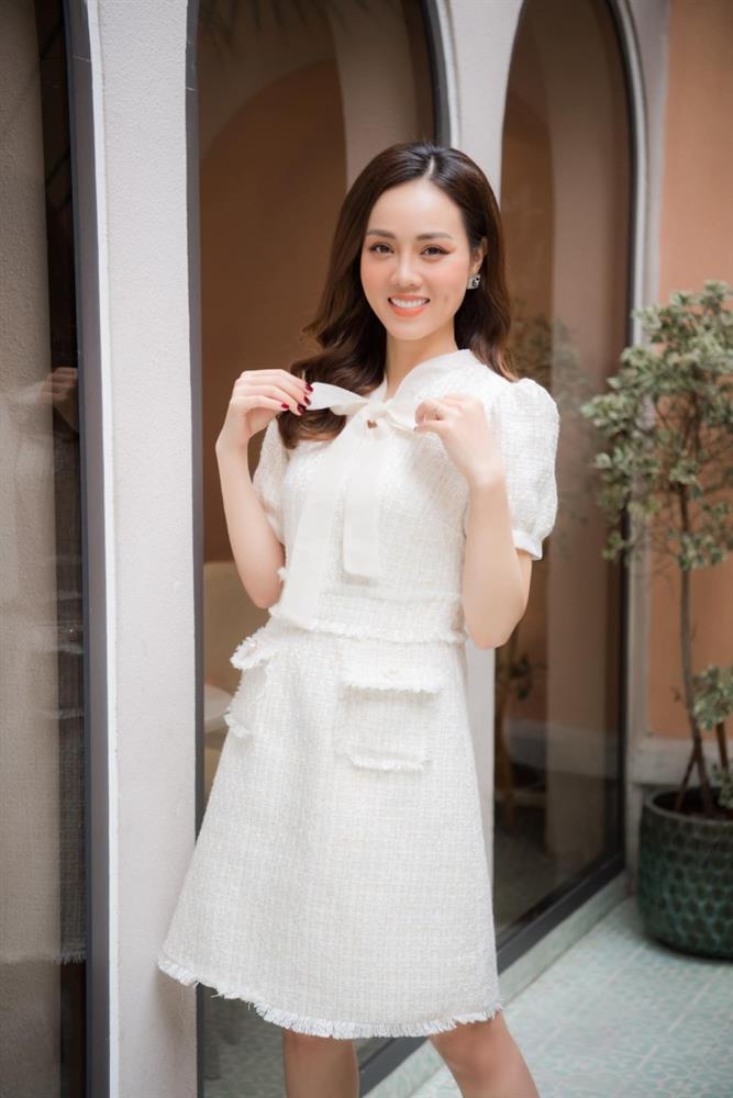 Những cô vợ tài giỏi, kém chục tuổi của dàn sao Việt: Người là Tiến sĩ, người từng thi Hoa hậu-4