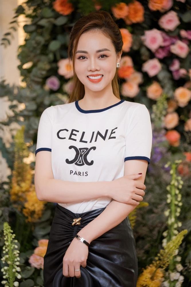 Những cô vợ tài giỏi, kém chục tuổi của dàn sao Việt: Người là Tiến sĩ, người từng thi Hoa hậu-5