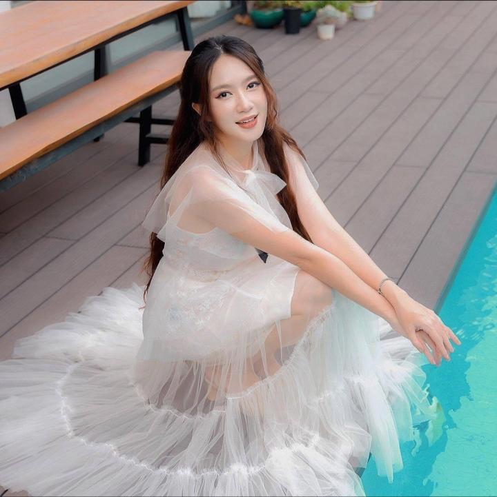 Những cô vợ tài giỏi, kém chục tuổi của dàn sao Việt: Người là Tiến sĩ, người từng thi Hoa hậu-8