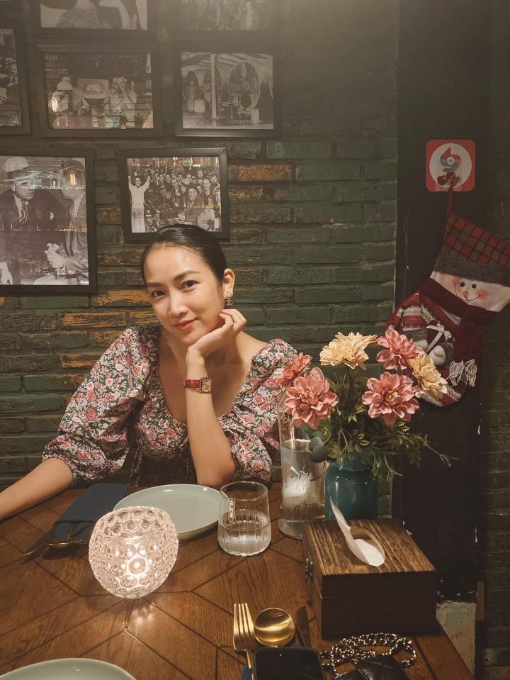 Những cô vợ tài giỏi, kém chục tuổi của dàn sao Việt: Người là Tiến sĩ, người từng thi Hoa hậu-23