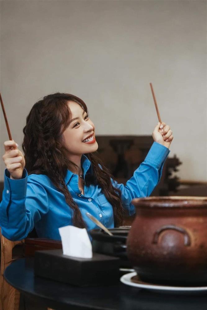 Chi Pu nổi bật giữa dàn sao Tỷ Tỷ Đạp Gió nhờ mix outfit siêu đỉnh-5