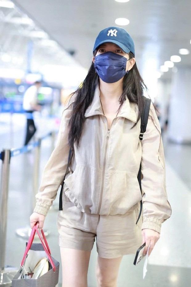 Triệu Vy lộ diện hậu phong sát với ngoại hình gây chú ý-1