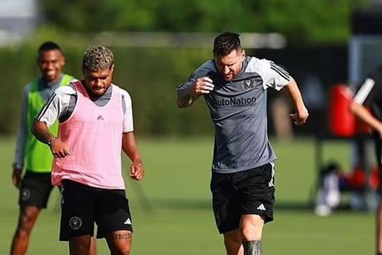 Messi bị đau ở gót chân, Inter Miami toát mồ hôi