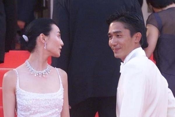 Vì sao Cổ Lực Na Trát luôn bị chê là người đẹp não rỗng?-11