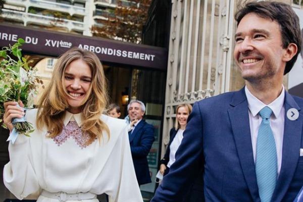 Vì sao mẹ đơn thân 3 con từng bán trái cây được người thừa kế giàu nhất thế giới si mê?-6