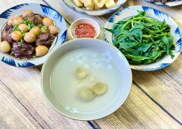 Luộc rau muống cho quả sấu trước hay sau mới đúng?-1