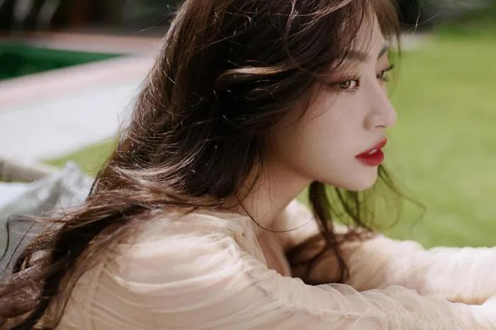 Biểu cảm thú vị của Lương Thùy Linh đón sinh nhật tuổi 23-5