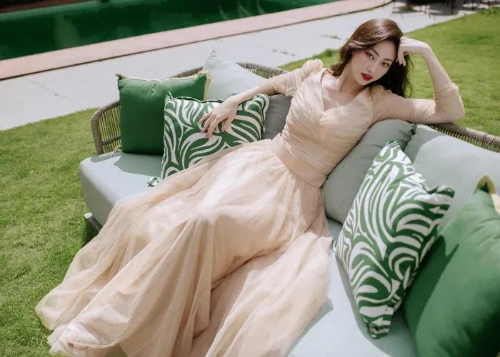 Biểu cảm thú vị của Lương Thùy Linh đón sinh nhật tuổi 23-6