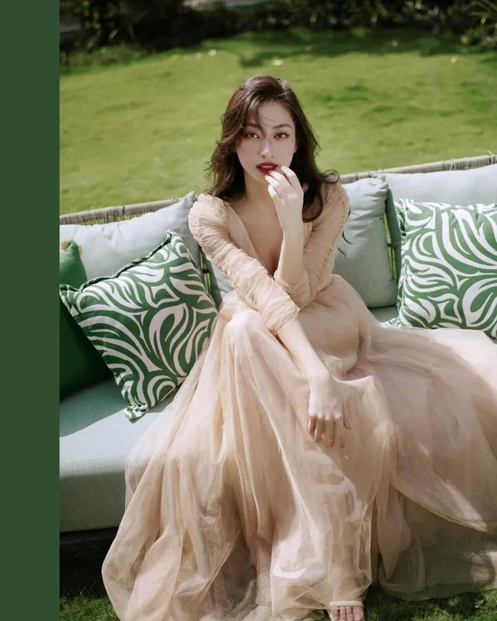 Biểu cảm thú vị của Lương Thùy Linh đón sinh nhật tuổi 23-7