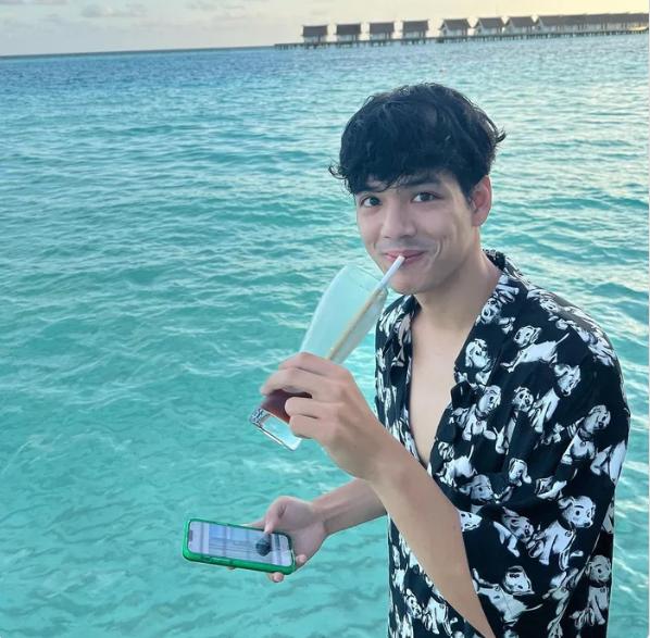 Lịm tim trước ngoại hình chuẩn soái ca của bạn trai tin đồn Hoa hậu Tiểu Vy-4