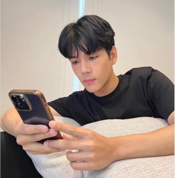 Lịm tim trước ngoại hình chuẩn soái ca của bạn trai tin đồn Hoa hậu Tiểu Vy-7