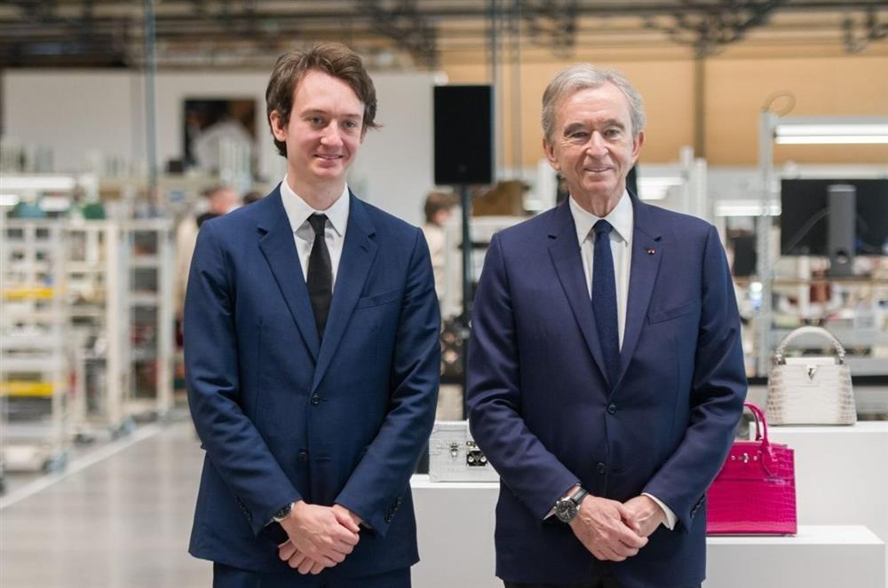 Ngoại hình con trai tỷ phú giàu nhì thế giới đang yêu Lisa (BlackPink)-4