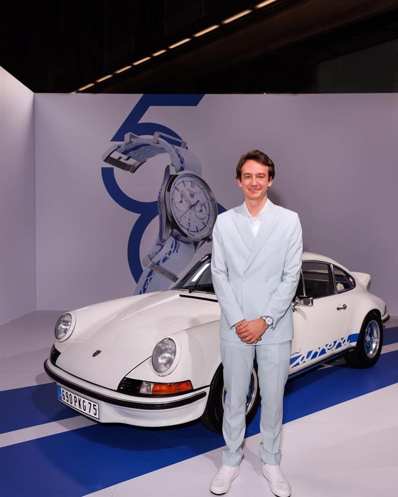 Ngoại hình con trai tỷ phú giàu nhì thế giới đang yêu Lisa (BlackPink)-7