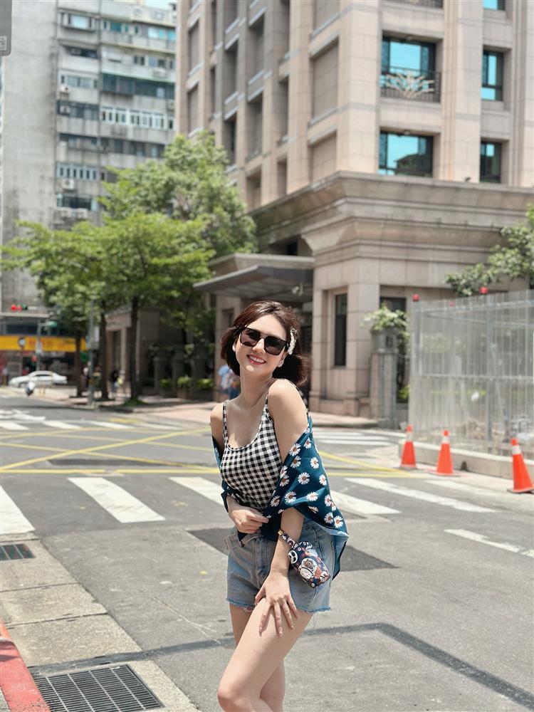 Thời trang xì tin tuổi 35 của Hương Giang - vợ Tuấn Tú Món Quà Của Cha-4