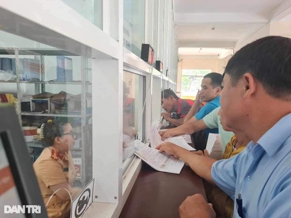 Cấp biển số xe theo mã định danh: Dân toát mồ hôi... vì nghẽn mạng-6