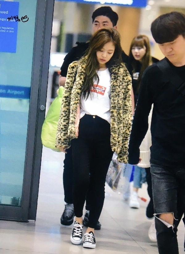 Jennie (BlackPink) mặc gì ra sân bay suốt 7 năm qua?-3