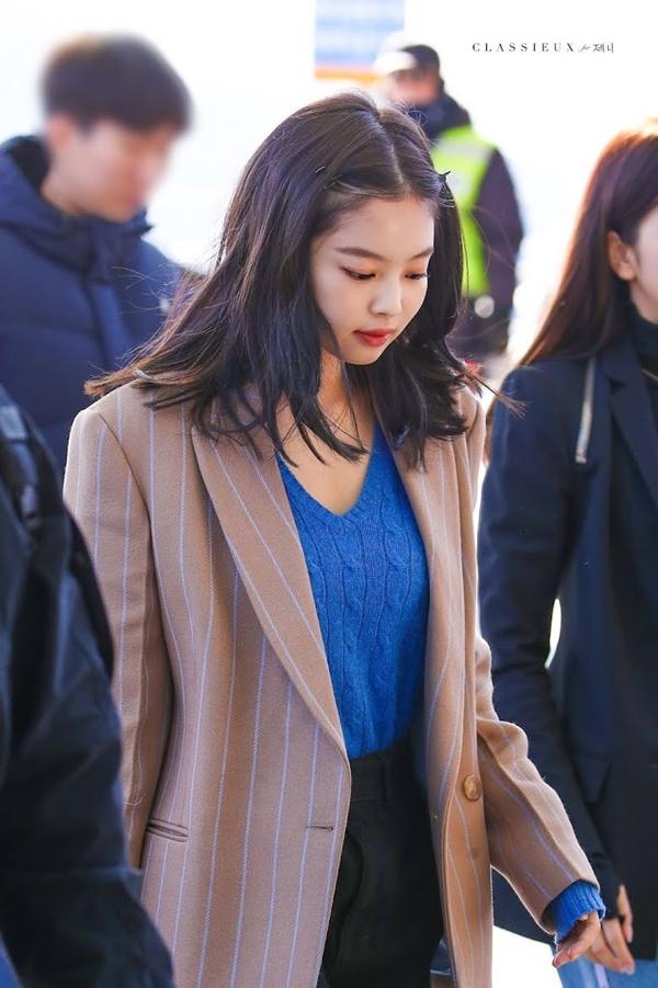 Jennie (BlackPink) mặc gì ra sân bay suốt 7 năm qua?-9