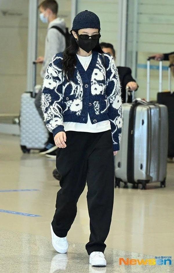 Jennie (BlackPink) mặc gì ra sân bay suốt 7 năm qua?-14