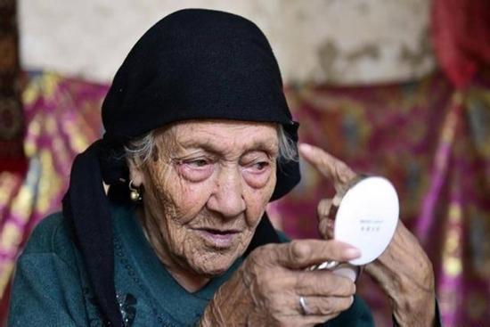 Bật mí 2 điểm trên cơ thể phụ nữ càng nhiều lông càng sống thọ