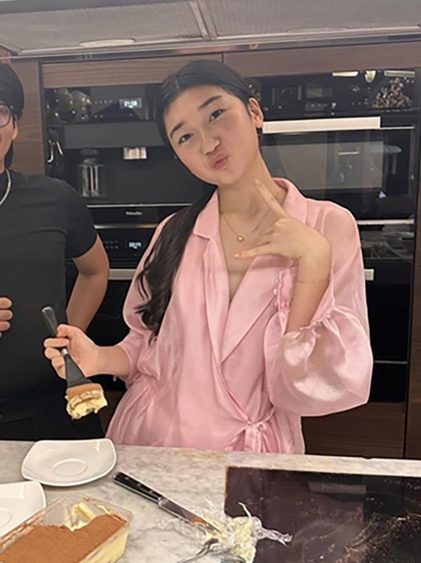 Con gái Hoa hậu Nguyễn Thị Huyền trổ mã ở tuổi 16, nhan sắc không thua kém mẹ-4