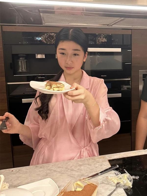 Con gái Hoa hậu Nguyễn Thị Huyền trổ mã ở tuổi 16, nhan sắc không thua kém mẹ-5