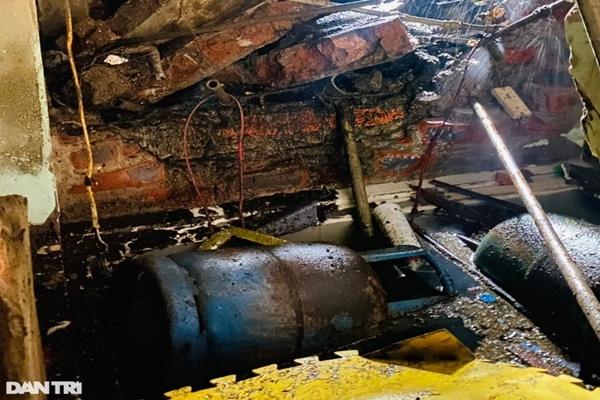 Shipper quỳ gối van xin chủ xe Porsche kêu oan, khóc ròng vì cảnh bi đát-4