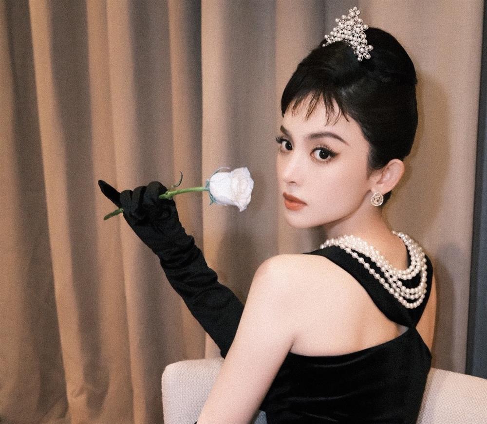 Vì sao Cổ Lực Na Trát luôn bị chê là người đẹp não rỗng?-9