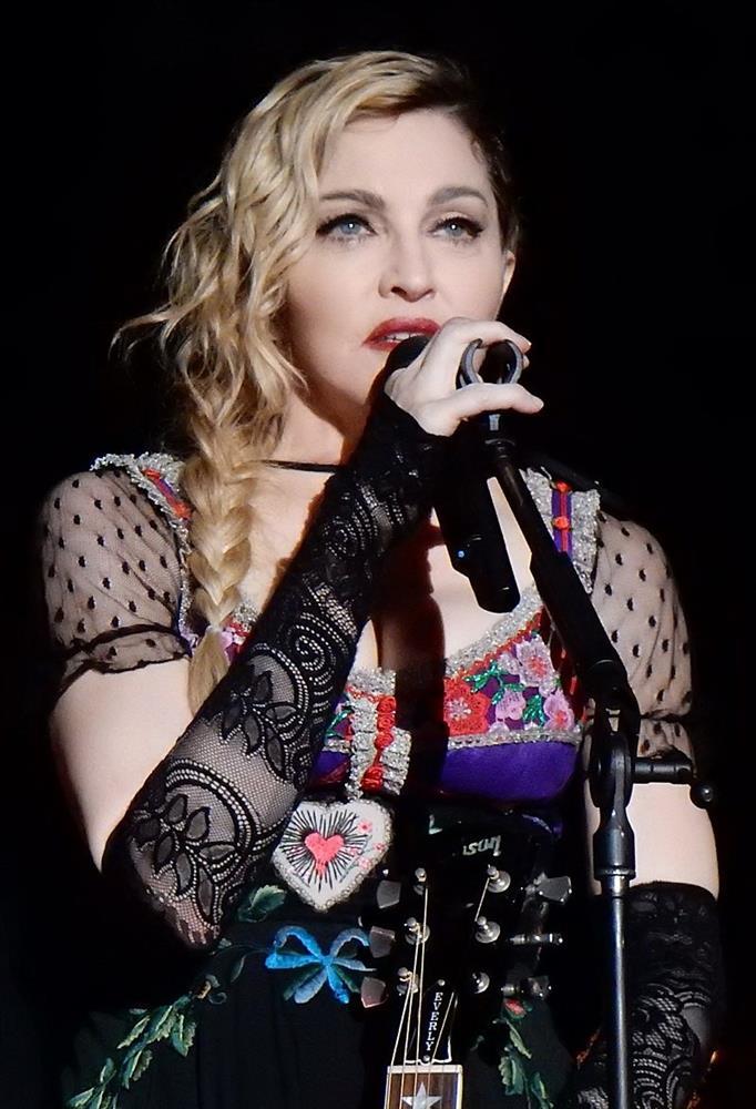 Madonna tái xuất bằng show diễn hoành tráng sau trận ốm nặng-2