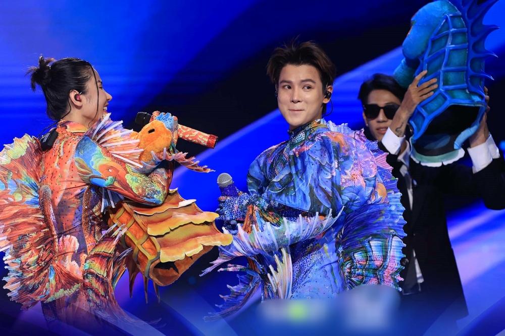 Cá Ngựa Đôi lộ diện tại Ca sĩ mặt nạ, danh tính đúng như đồn đoán-4