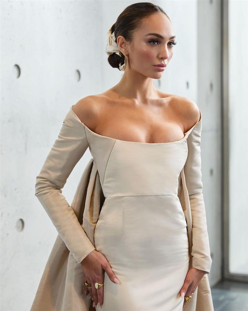 Đương kim Hoa hậu Hoàn vũ mặc hở bạo-6