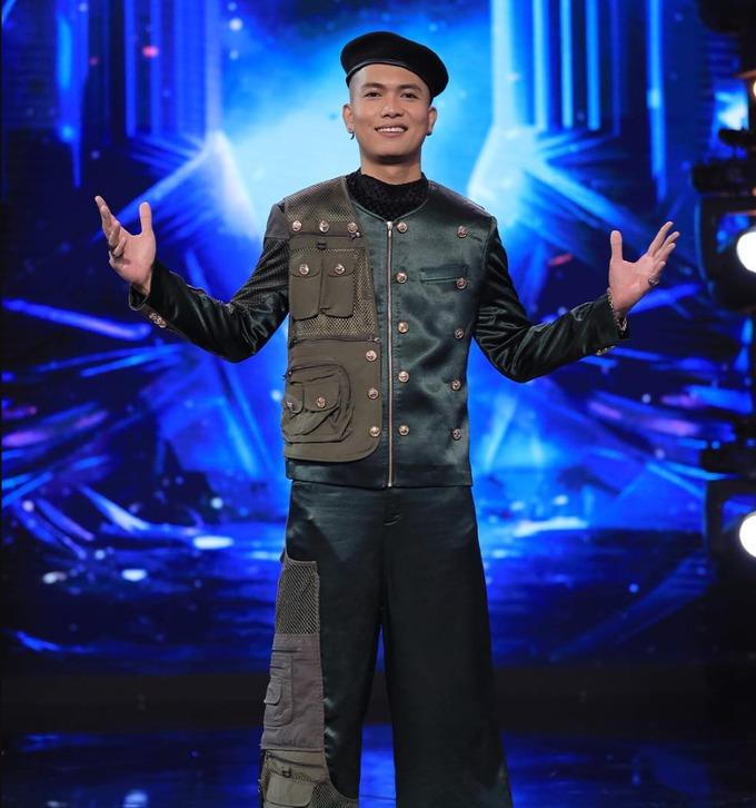 Bóc đồ BigDaddy ở Rap Việt: Quần áo làm từ thảm, đồng hồ 200 triệu đồng-2