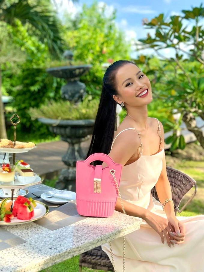 Mỹ nhân kiên trì 4 lần đi thi Miss Universe Vietnam nóng bỏng cỡ nào?-4