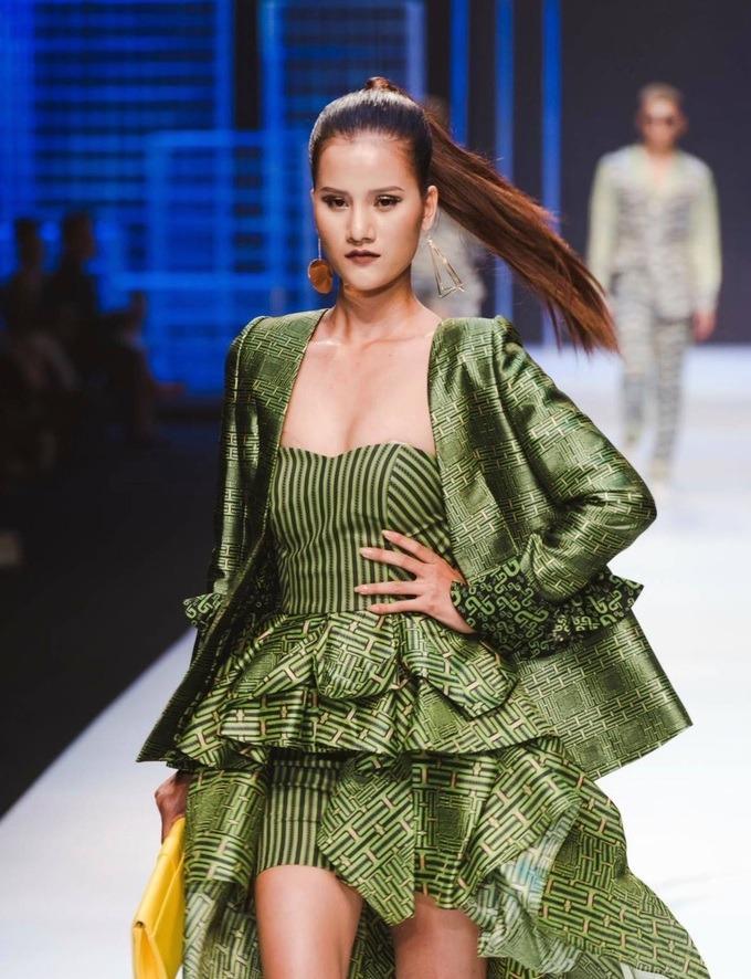 Mỹ nhân kiên trì 4 lần đi thi Miss Universe Vietnam nóng bỏng cỡ nào?-5