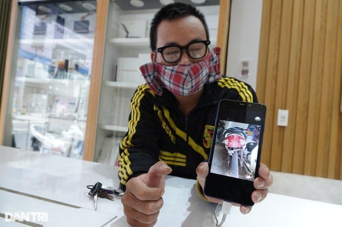 Shipper quỳ gối van xin chủ xe Porsche kêu oan, khóc ròng vì cảnh bi đát-1