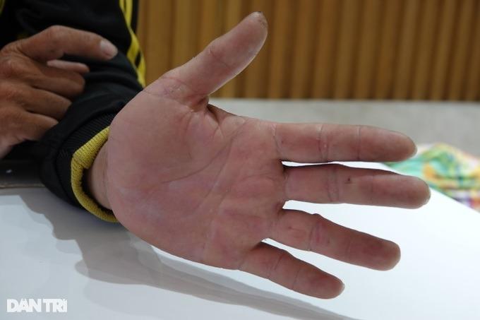 Shipper quỳ gối van xin chủ xe Porsche kêu oan, khóc ròng vì cảnh bi đát-2