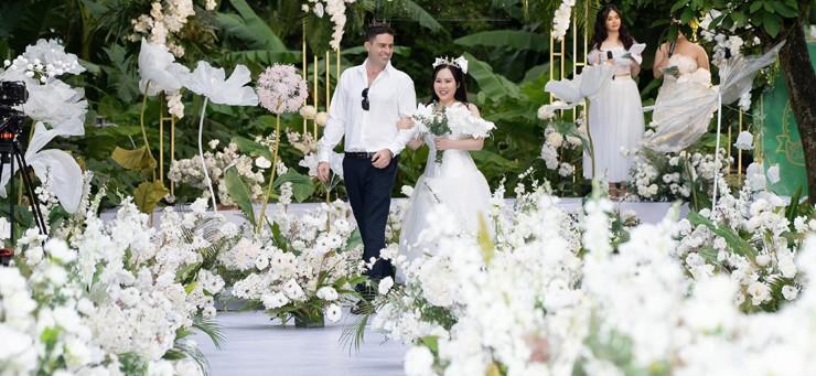 Lấy chồng cao 2m, 3 người đẹp được cưng như trứng mỏng-7