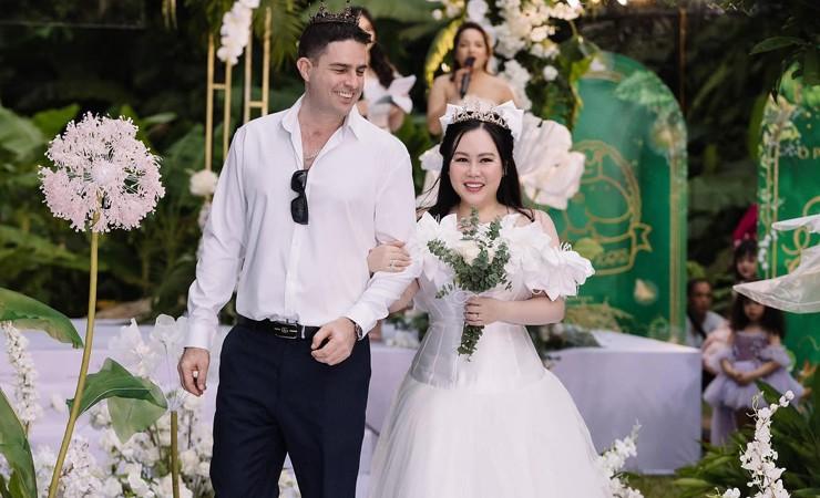 Lấy chồng cao 2m, 3 người đẹp được cưng như trứng mỏng-8