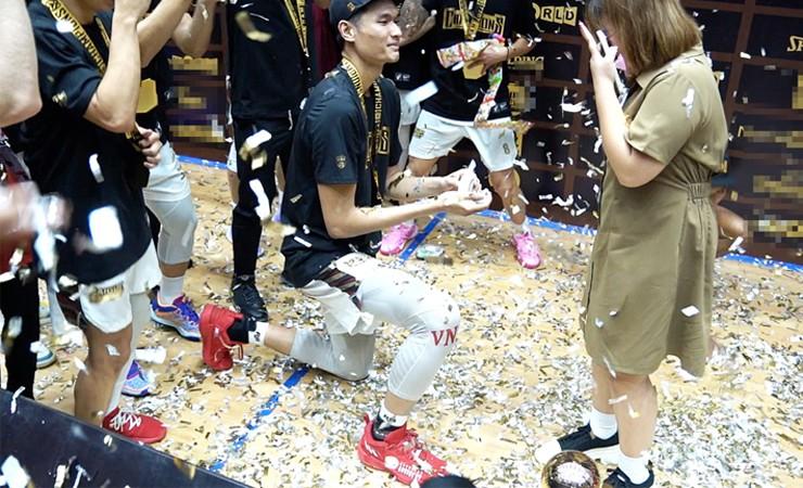 Lấy chồng cao 2m, 3 người đẹp được cưng như trứng mỏng-13