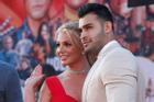 Britney Spears đối mặt cuộc chiến ly hôn chồng trẻ